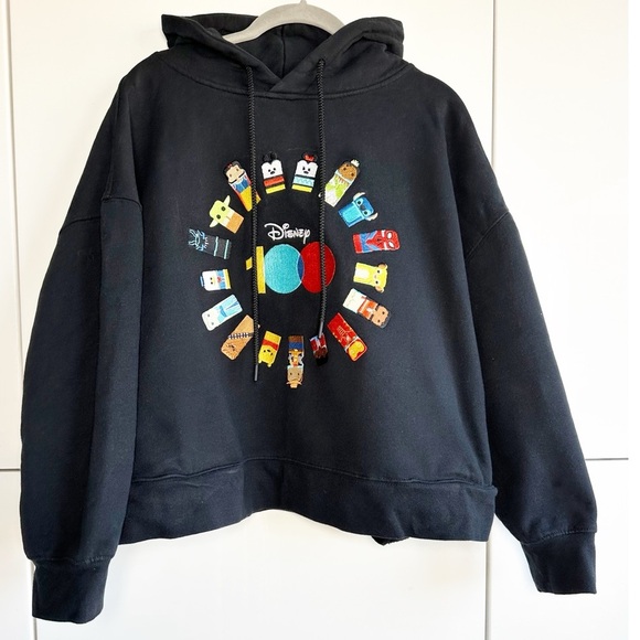 Disney 100 Embroidered Character Sweatshirt Hoodie Cropped Black Pockets Size 1X - Picture 1 of 7